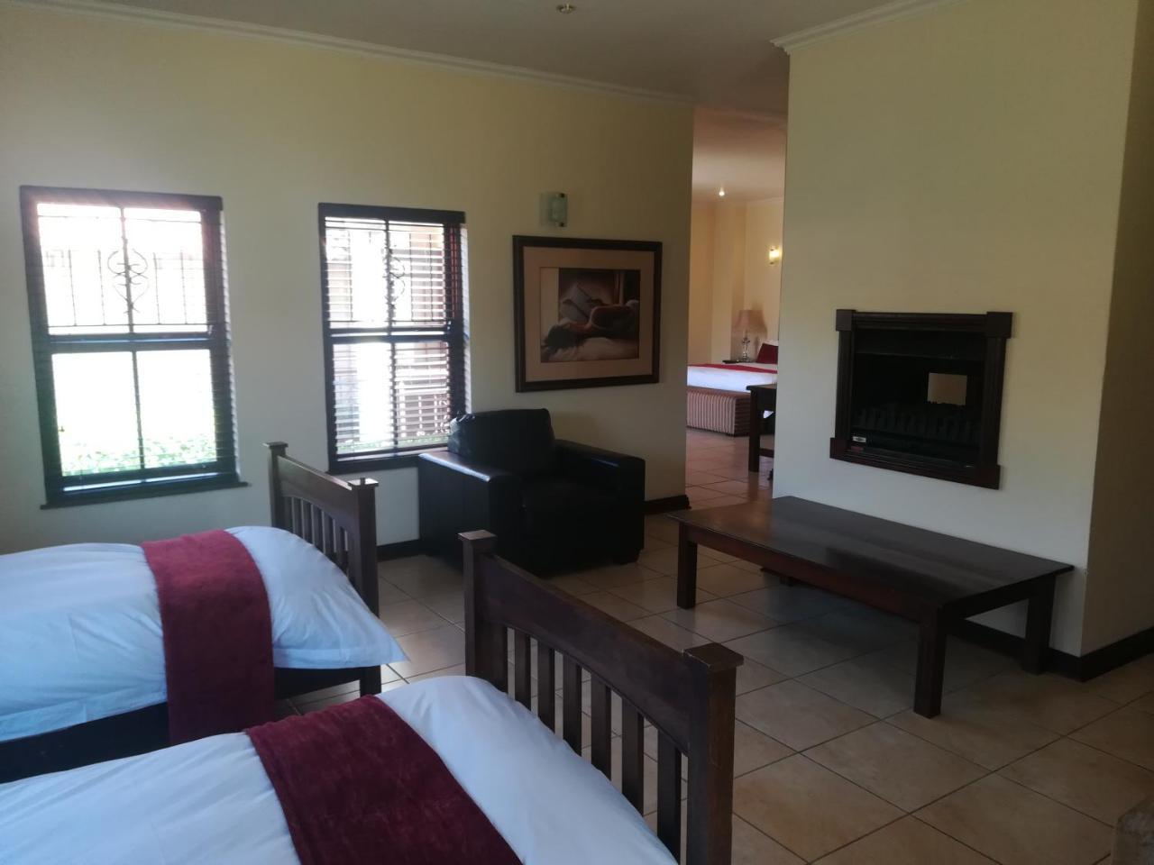 Moon And Sixpence Garden Guest House Muldersdrift Exterior foto