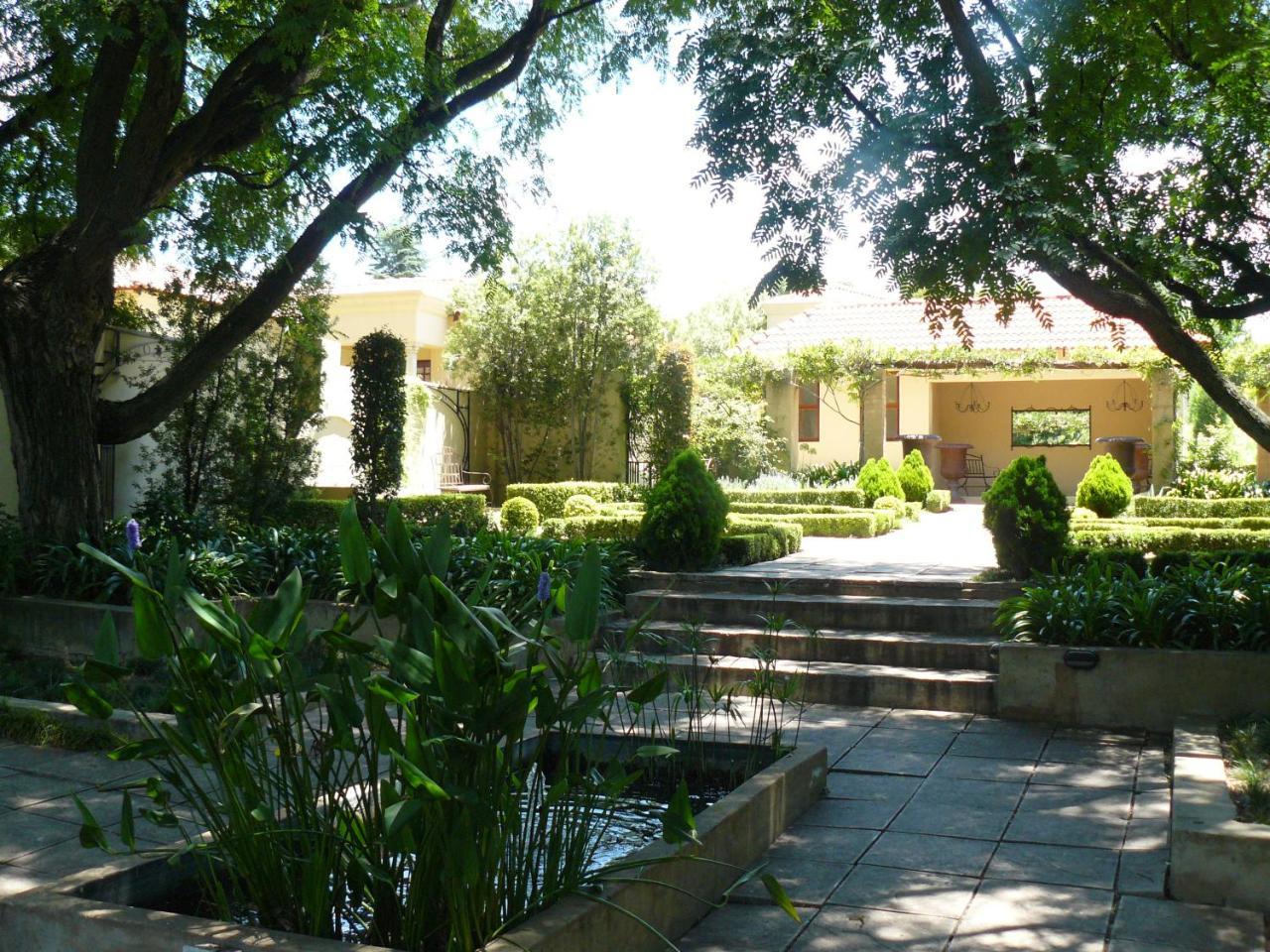Moon And Sixpence Garden Guest House Muldersdrift Exterior foto