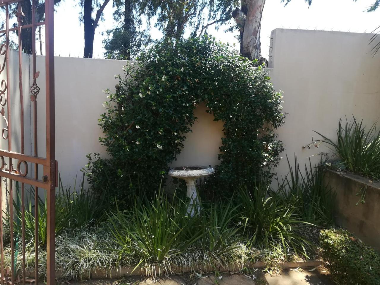 Moon And Sixpence Garden Guest House Muldersdrift Exterior foto